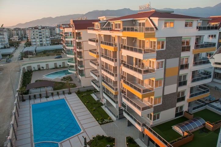 مجمع سكني مميز على مسافة قريبة من البحر في منطقة كاستل – ألانيا