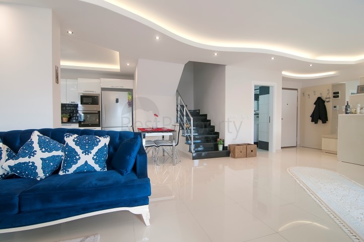 مجمع سكني مميز على مسافة قريبة من البحر في منطقة كاستل – ألانيا