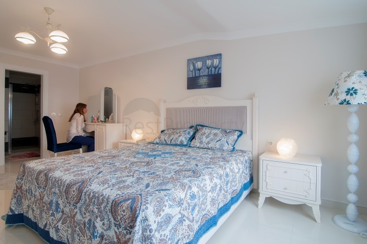 مجمع سكني مميز على مسافة قريبة من البحر في منطقة كاستل – ألانيا