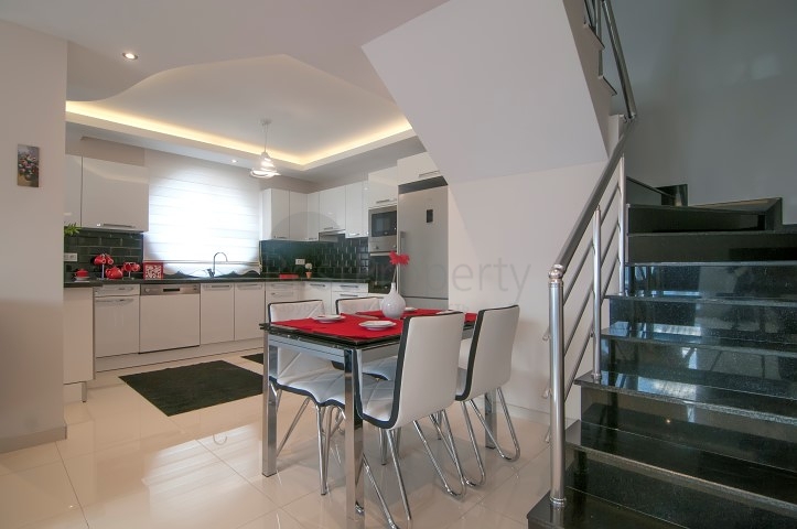 مجمع سكني مميز على مسافة قريبة من البحر في منطقة كاستل – ألانيا