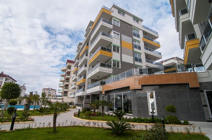 مجمع سكني مميز على مسافة قريبة من البحر في منطقة كاستل – ألانيا