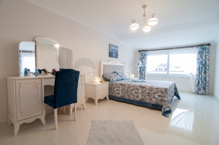 مجمع سكني مميز على مسافة قريبة من البحر في منطقة كاستل – ألانيا