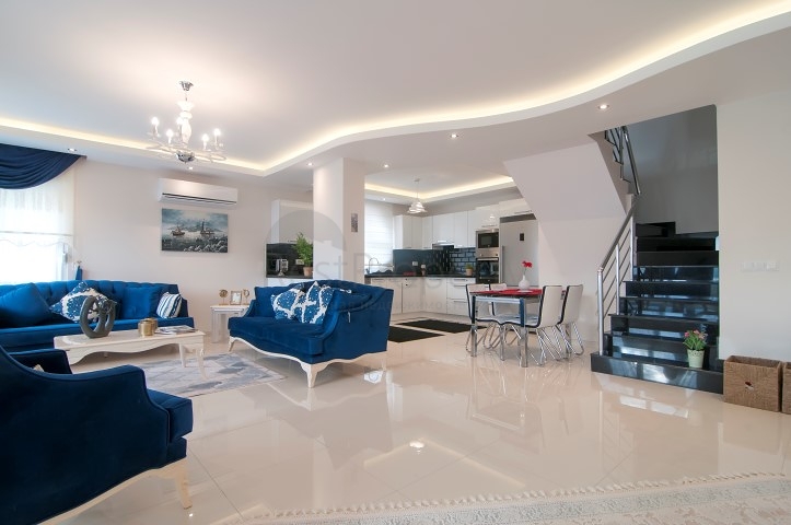 مجمع سكني مميز على مسافة قريبة من البحر في منطقة كاستل – ألانيا