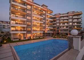 مجمع سكني مميز على مسافة قريبة من البحر في منطقة كاستل – ألانيا