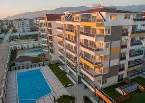 مجمع سكني مميز على مسافة قريبة من البحر في منطقة كاستل – ألانيا