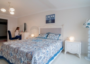 مجمع سكني مميز على مسافة قريبة من البحر في منطقة كاستل – ألانيا