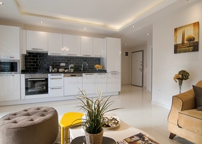 مجمع سكني مميز على مسافة قريبة من البحر في منطقة كاستل – ألانيا