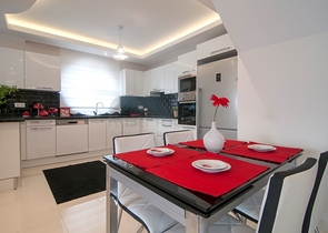 مجمع سكني مميز على مسافة قريبة من البحر في منطقة كاستل – ألانيا