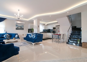 مجمع سكني مميز على مسافة قريبة من البحر في منطقة كاستل – ألانيا