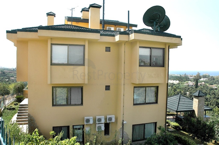 لمحبي الرفاهية والرقي والراحة فيلا على الطراز الفاخر في منطقة كاستل – ألانيا