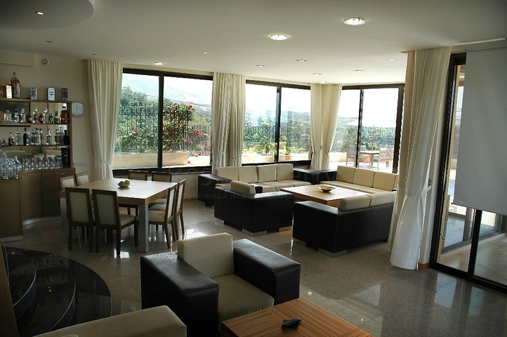 لمحبي الرفاهية والرقي والراحة فيلا على الطراز الفاخر في منطقة كاستل – ألانيا