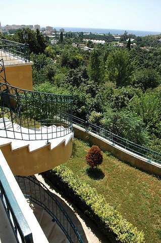 لمحبي الرفاهية والرقي والراحة فيلا على الطراز الفاخر في منطقة كاستل – ألانيا