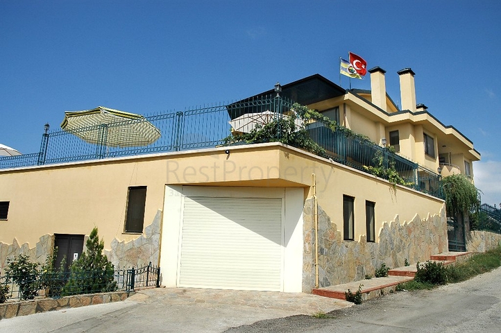 لمحبي الرفاهية والرقي والراحة فيلا على الطراز الفاخر في منطقة كاستل – ألانيا