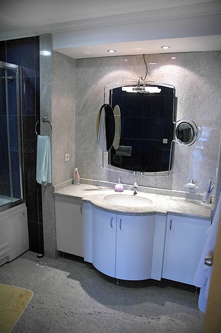 لمحبي الرفاهية والرقي والراحة فيلا على الطراز الفاخر في منطقة كاستل – ألانيا