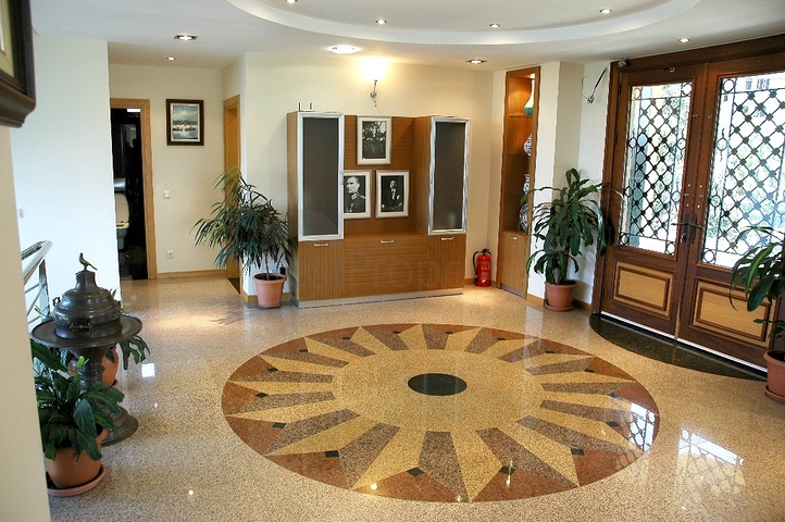 لمحبي الرفاهية والرقي والراحة فيلا على الطراز الفاخر في منطقة كاستل – ألانيا