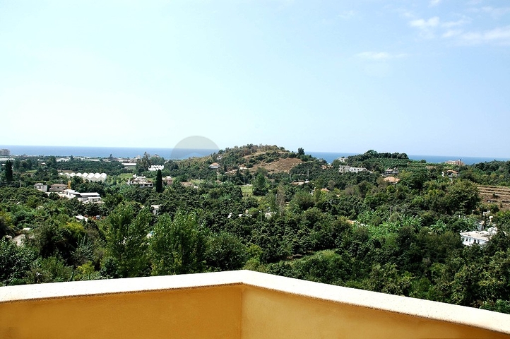 لمحبي الرفاهية والرقي والراحة فيلا على الطراز الفاخر في منطقة كاستل – ألانيا