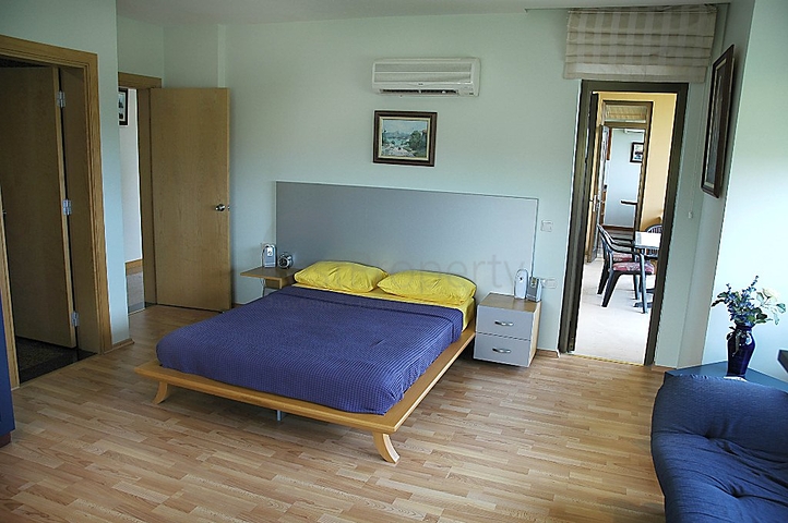 لمحبي الرفاهية والرقي والراحة فيلا على الطراز الفاخر في منطقة كاستل – ألانيا