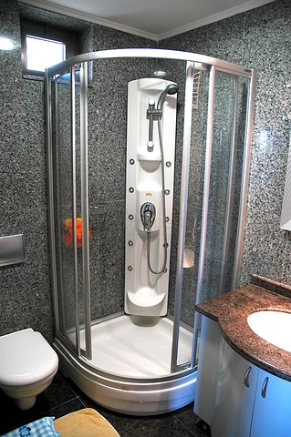 لمحبي الرفاهية والرقي والراحة فيلا على الطراز الفاخر في منطقة كاستل – ألانيا