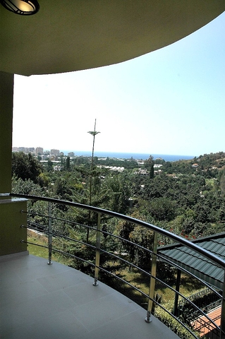 لمحبي الرفاهية والرقي والراحة فيلا على الطراز الفاخر في منطقة كاستل – ألانيا