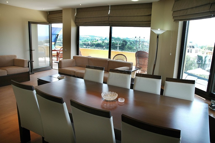 لمحبي الرفاهية والرقي والراحة فيلا على الطراز الفاخر في منطقة كاستل – ألانيا