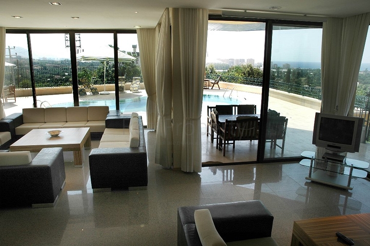 لمحبي الرفاهية والرقي والراحة فيلا على الطراز الفاخر في منطقة كاستل – ألانيا