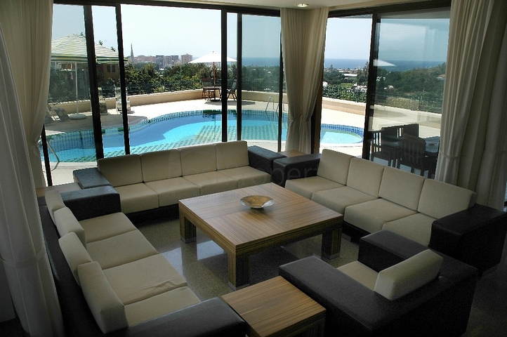 لمحبي الرفاهية والرقي والراحة فيلا على الطراز الفاخر في منطقة كاستل – ألانيا