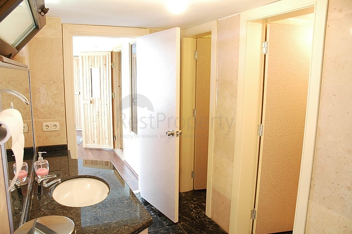 لمحبي الرفاهية والرقي والراحة فيلا على الطراز الفاخر في منطقة كاستل – ألانيا