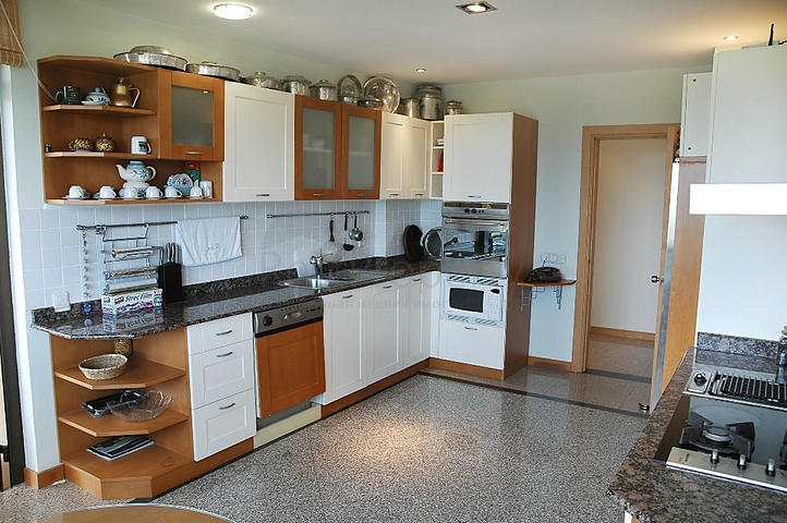 لمحبي الرفاهية والرقي والراحة فيلا على الطراز الفاخر في منطقة كاستل – ألانيا