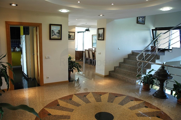 لمحبي الرفاهية والرقي والراحة فيلا على الطراز الفاخر في منطقة كاستل – ألانيا