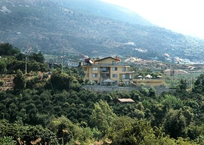 لمحبي الرفاهية والرقي والراحة فيلا على الطراز الفاخر في منطقة كاستل – ألانيا