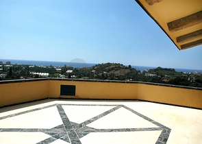 لمحبي الرفاهية والرقي والراحة فيلا على الطراز الفاخر في منطقة كاستل – ألانيا