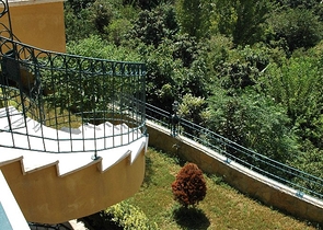 لمحبي الرفاهية والرقي والراحة فيلا على الطراز الفاخر في منطقة كاستل – ألانيا