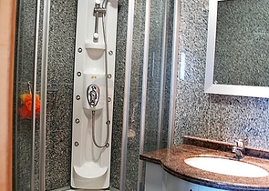 لمحبي الرفاهية والرقي والراحة فيلا على الطراز الفاخر في منطقة كاستل – ألانيا