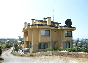 لمحبي الرفاهية والرقي والراحة فيلا على الطراز الفاخر في منطقة كاستل – ألانيا