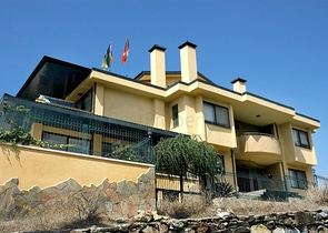 لمحبي الرفاهية والرقي والراحة فيلا على الطراز الفاخر في منطقة كاستل – ألانيا