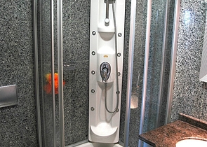 لمحبي الرفاهية والرقي والراحة فيلا على الطراز الفاخر في منطقة كاستل – ألانيا