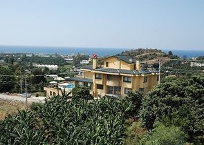 لمحبي الرفاهية والرقي والراحة فيلا على الطراز الفاخر في منطقة كاستل – ألانيا