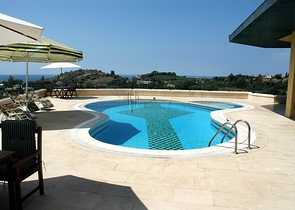 لمحبي الرفاهية والرقي والراحة فيلا على الطراز الفاخر في منطقة كاستل – ألانيا