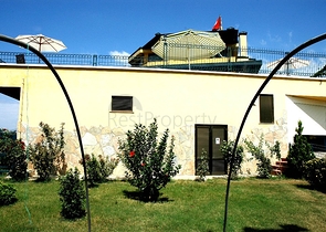 لمحبي الرفاهية والرقي والراحة فيلا على الطراز الفاخر في منطقة كاستل – ألانيا