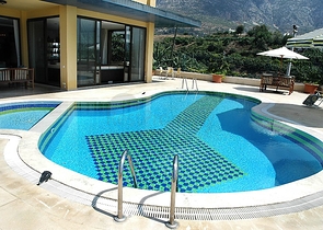 لمحبي الرفاهية والرقي والراحة فيلا على الطراز الفاخر في منطقة كاستل – ألانيا