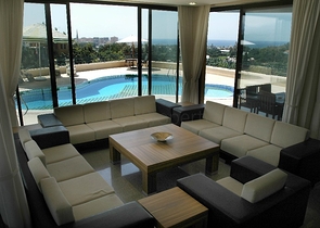 لمحبي الرفاهية والرقي والراحة فيلا على الطراز الفاخر في منطقة كاستل – ألانيا