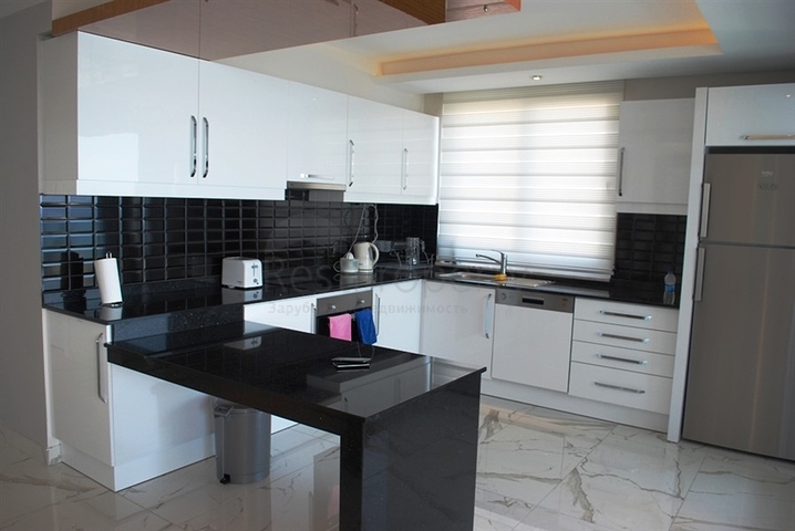 مشروع فاخر حديث على مسافة قريبة من البحر في منطقة كاستل – ألانيا