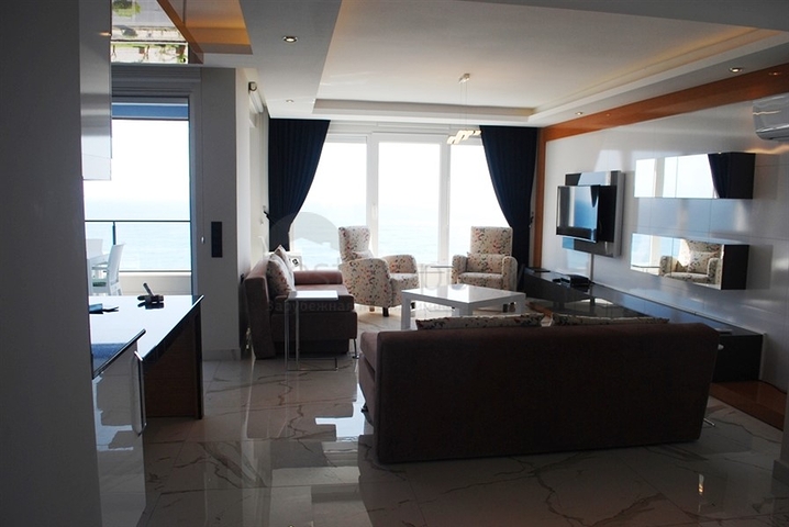 مشروع فاخر حديث على مسافة قريبة من البحر في منطقة كاستل – ألانيا