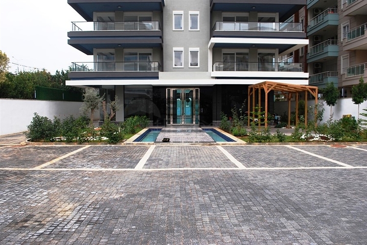 مشروع فاخر حديث على مسافة قريبة من البحر في منطقة كاستل – ألانيا