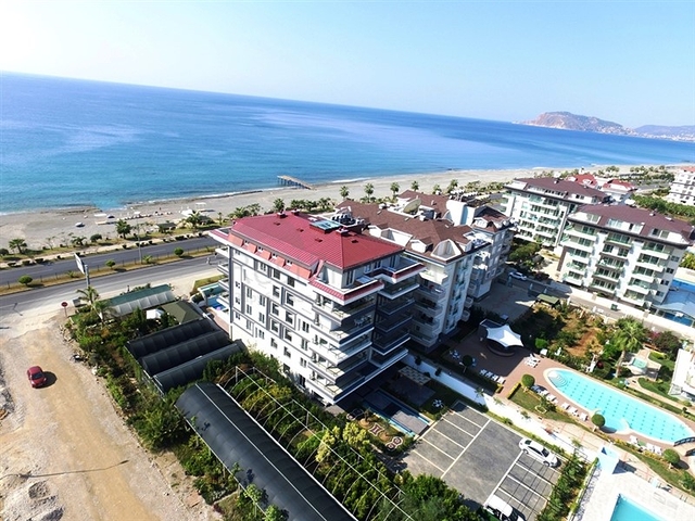 مشروع فاخر حديث على مسافة قريبة من البحر في منطقة كاستل – ألانيا