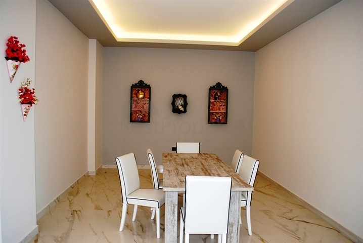 مشروع فاخر حديث على مسافة قريبة من البحر في منطقة كاستل – ألانيا