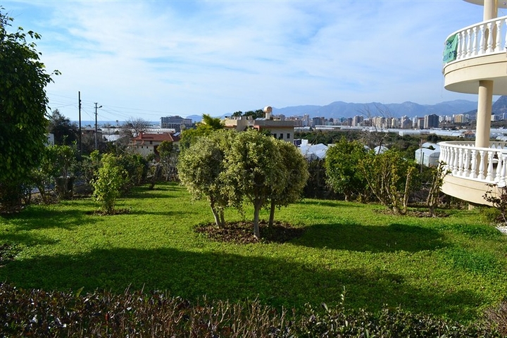 فيلا واسعة بتخطيط 4+2 في منطقة كارجي جاك – ألانيا