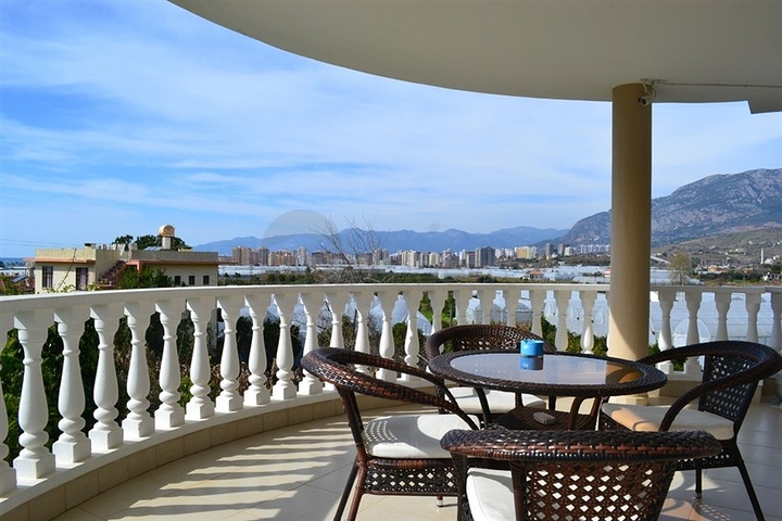 فيلا واسعة بتخطيط 4+2 في منطقة كارجي جاك – ألانيا