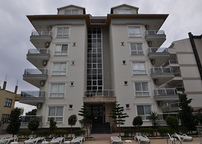 شقق سكنية ضمن مجمع سكني في منطقة كاستل الهادئة من مدينة ألانيا الساحلية