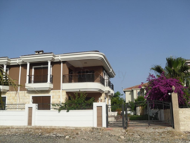 فيلات شبه منفصلة 3 + 1 في وسط كاميوفا ، كيمير 300 متر من البحر